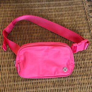 Lululemon Everywhere Belt Bag 1L in Cherry Mist 🍒